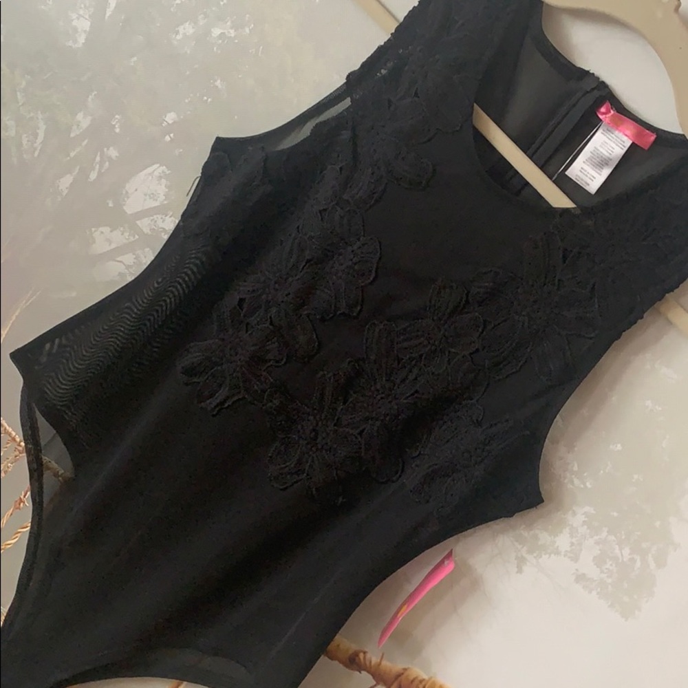 FLORAL BODYSUIT ROMPER 🖤  black/ Condition excellent